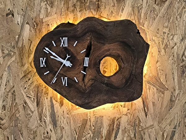 Ceas de Perete "Sculptură în Timp" – Piesă Unicat din Lemn Nobil